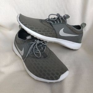 Nike Tennis Shoes